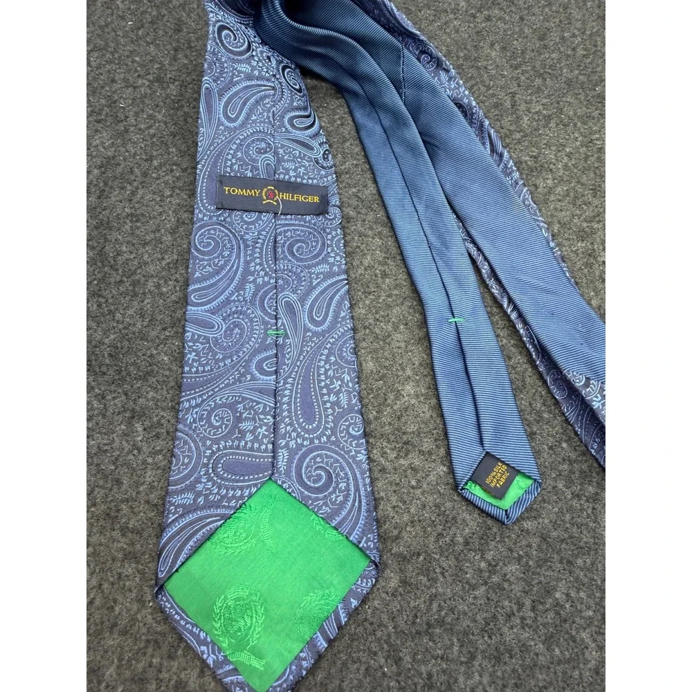 Tommy Hilfiger Mens Blue Paisley Silk Necktie Classic Business Formal Tie